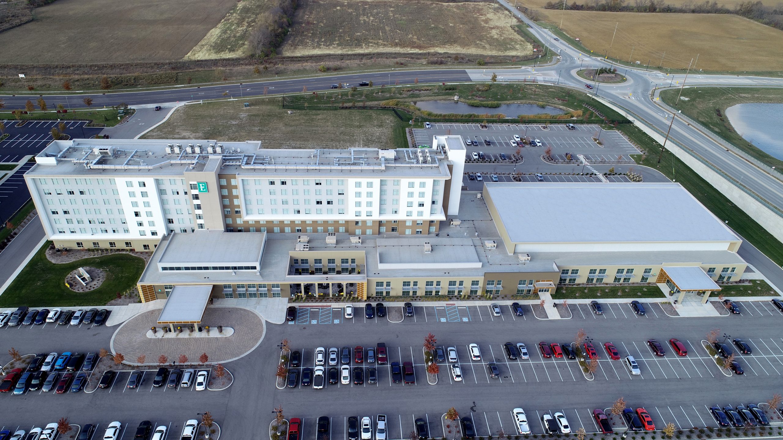 embassy suites hotel commercial roofing project by ce reeve roofing in Indiana